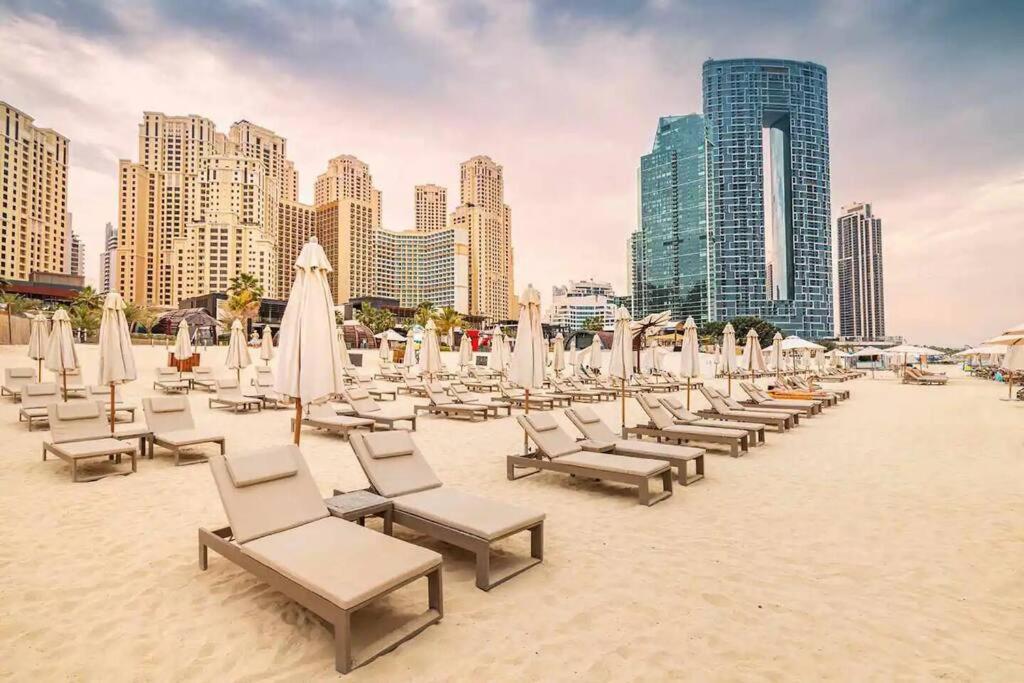 Apartment Koyo In The Heart Of Jbr Beach - 3Bdr Dubai Bagian luar foto