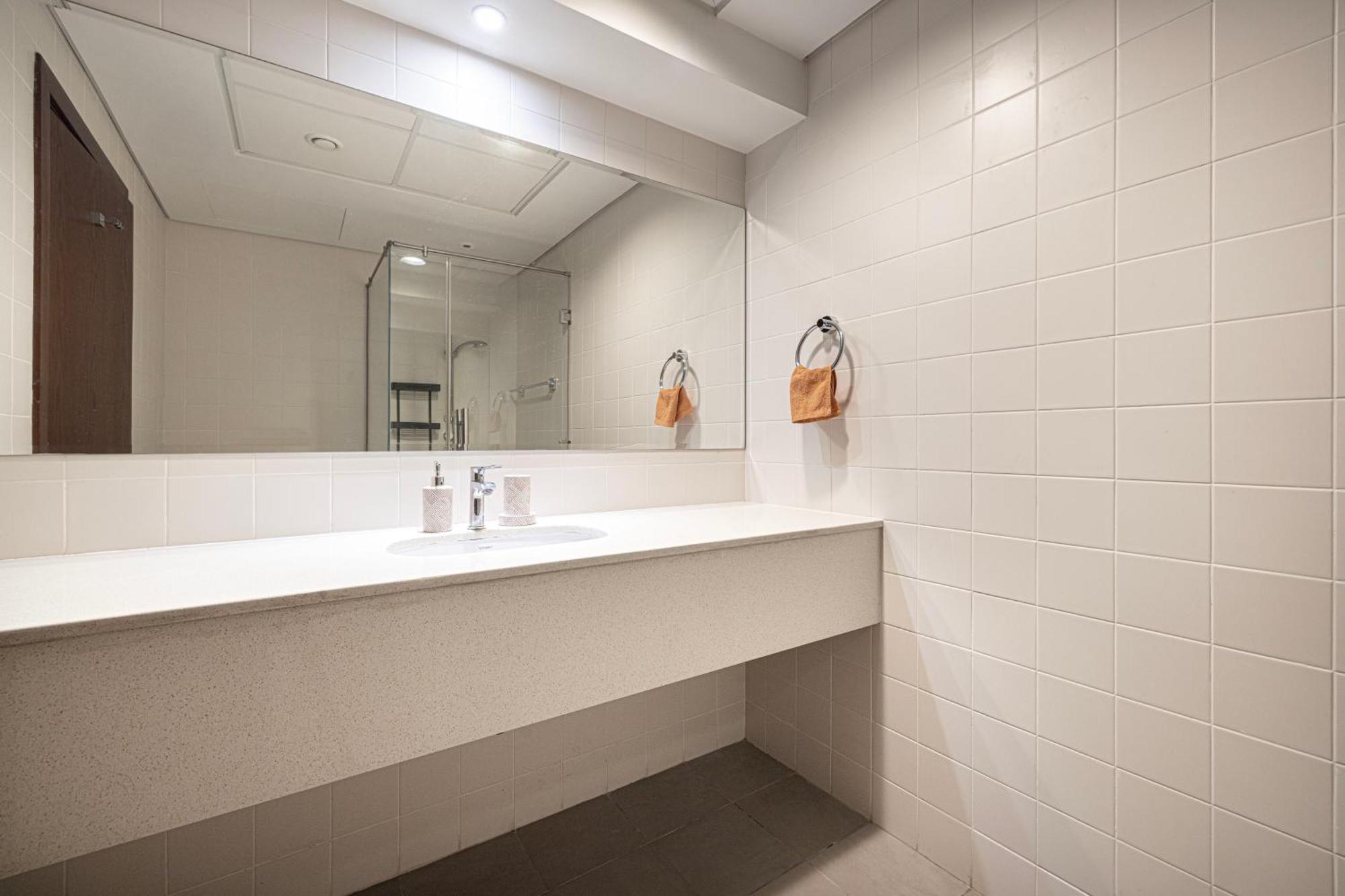 Apartment Koyo In The Heart Of Jbr Beach - 3Bdr Dubai Bagian luar foto